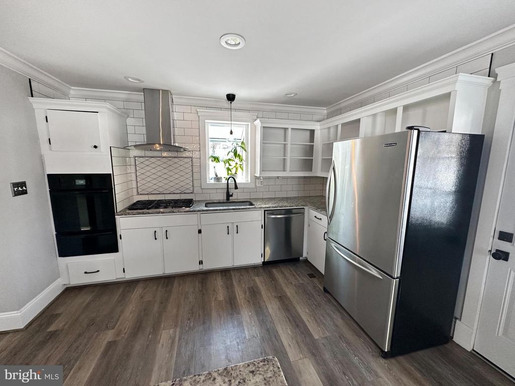 Image 10 of property listing at 10185 GREEN CLOVER DR, Ellicott City, MD 21042