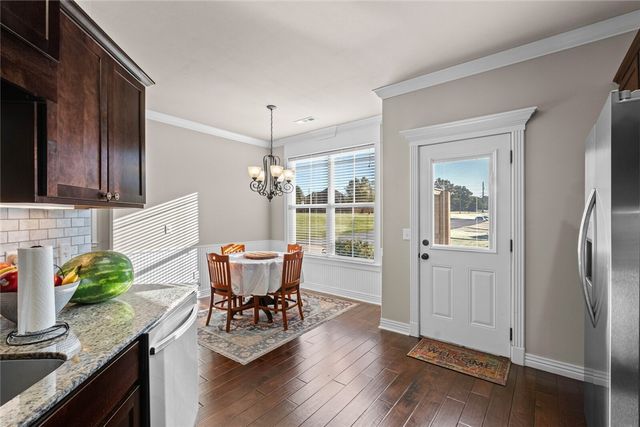 4427 Mount Comfort Road, Fayetteville, AR 72704