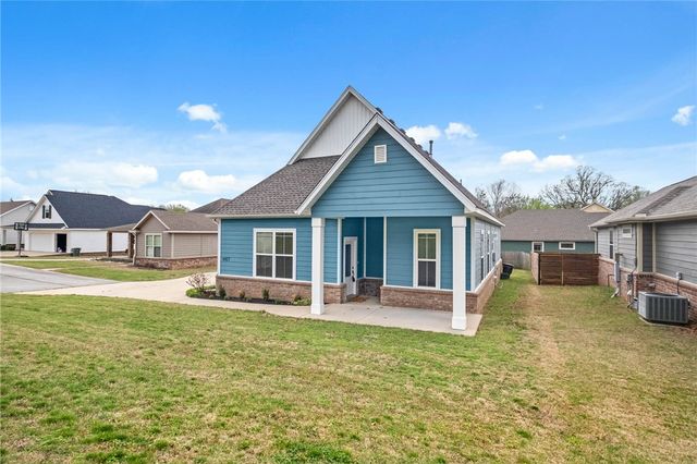 4427 Mount Comfort Road, Fayetteville, AR 72704