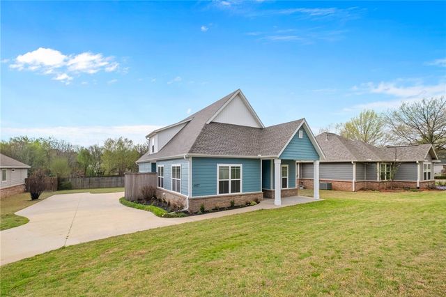 4427 Mount Comfort Road, Fayetteville, AR 72704