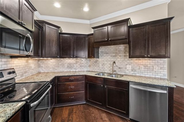 4427 Mount Comfort Road, Fayetteville, AR 72704