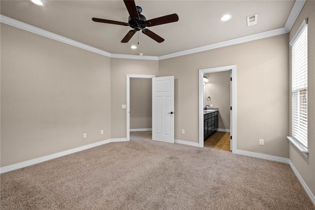 4427 Mount Comfort Road, Fayetteville, AR 72704