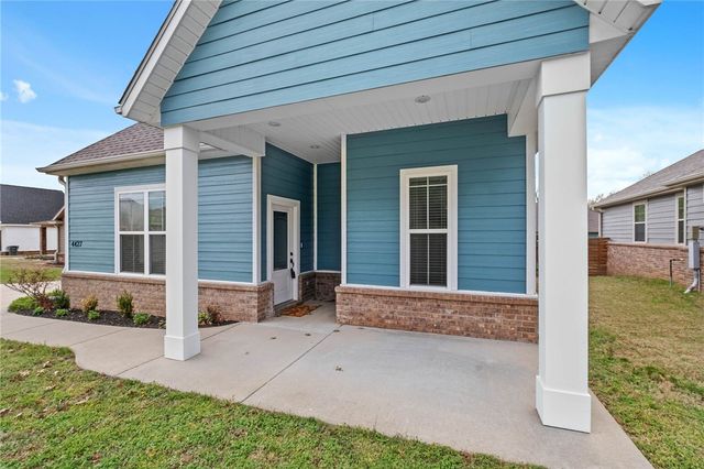 4427 Mount Comfort Road, Fayetteville, AR 72704