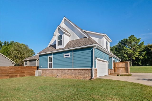 4427 Mount Comfort Road, Fayetteville, AR 72704