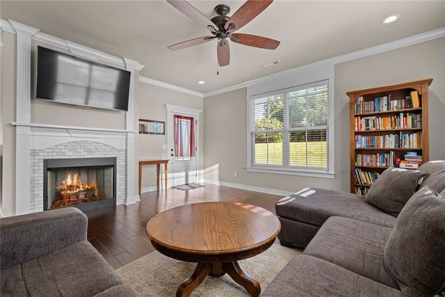 4427 Mount Comfort Road, Fayetteville, AR 72704