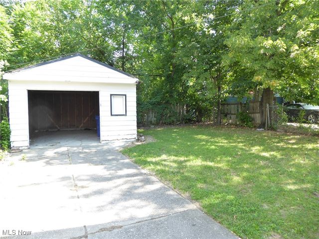 13801 Edgewood Avenue, Cleveland, OH 44105