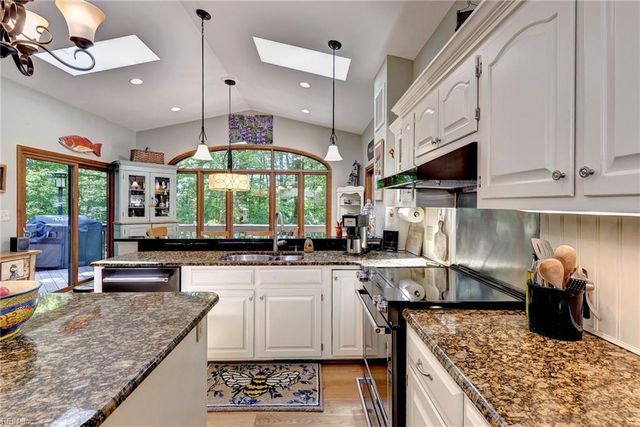 116 Tides RN, Yorktown, VA 23692