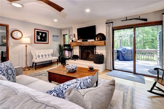 116 Tides RN, Yorktown, VA 23692