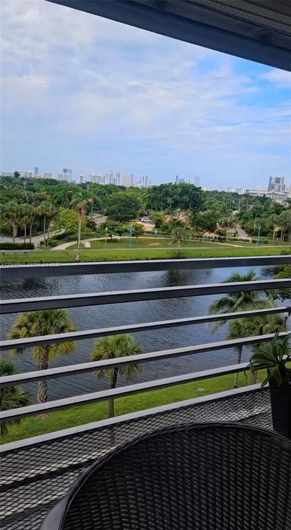 16850 S Glades Dr 5C, North Miami Beach, FL 33162