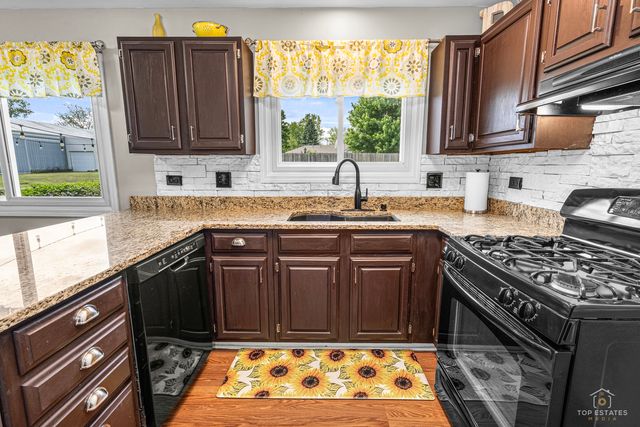 11716 Davey Drive, Huntley, IL 60142