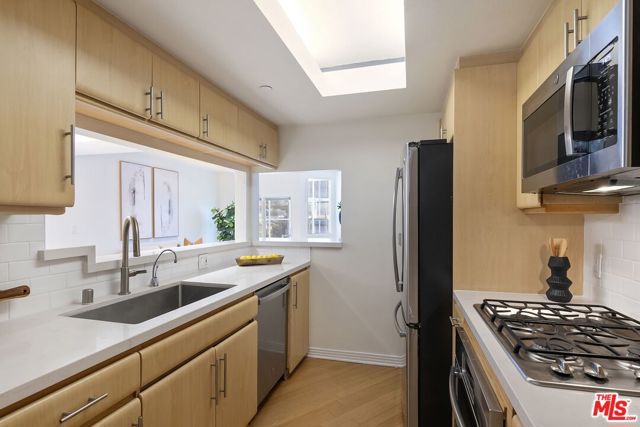 171 N Church Lane 619, Los Angeles, CA 90049