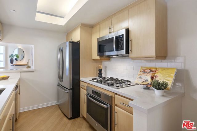 171 N Church Lane 619, Los Angeles, CA 90049