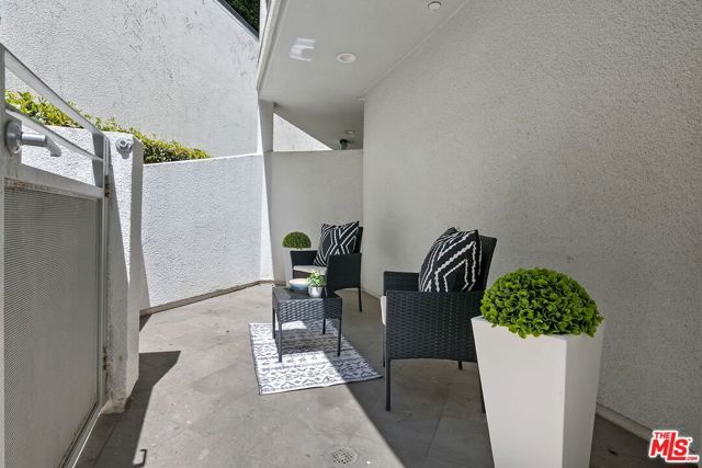 171 N Church Lane 619, Los Angeles, CA 90049