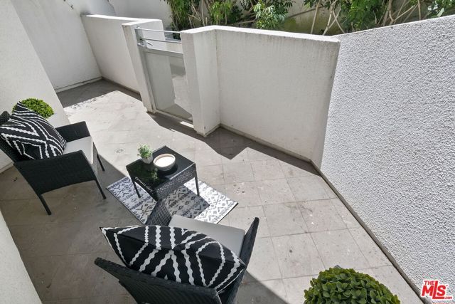 171 N Church Lane 619, Los Angeles, CA 90049