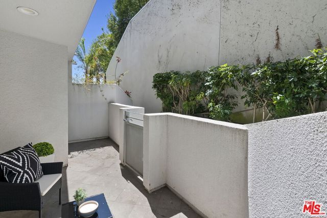 171 N Church Lane 619, Los Angeles, CA 90049