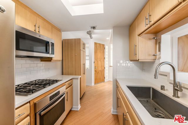 171 N Church Lane 619, Los Angeles, CA 90049