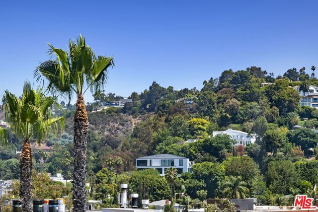 171 N Church Lane 619, Los Angeles, CA 90049