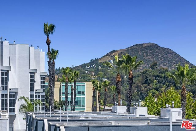 171 N Church Lane 619, Los Angeles, CA 90049