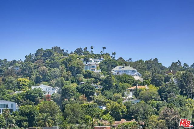 171 N Church Lane 619, Los Angeles, CA 90049