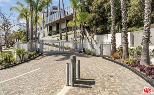 171 N Church Lane 619, Los Angeles, CA 90049