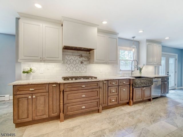 11 Druid Hill Dr, Parsippany-troy Hills Twp., NJ 07054