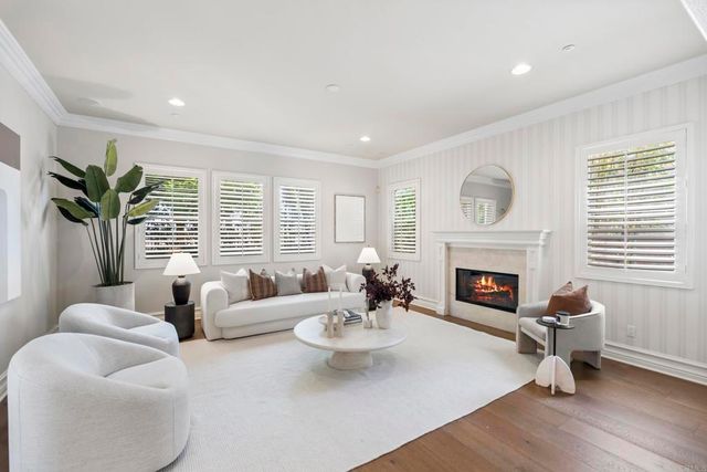 647 Lynwood Dr, Encinitas, CA 92024