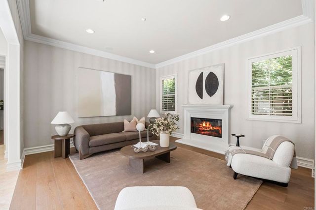 647 Lynwood Dr, Encinitas, CA 92024