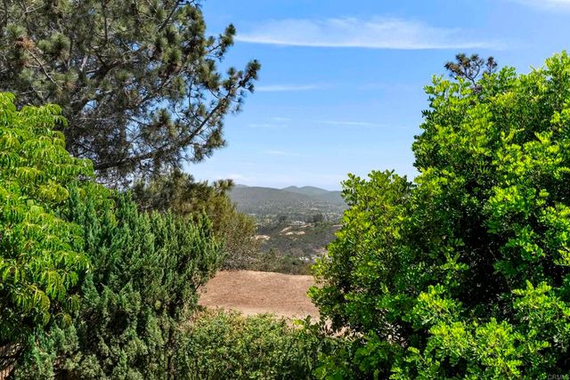 647 Lynwood Dr, Encinitas, CA 92024