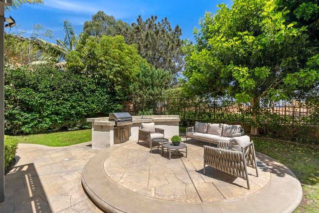 647 Lynwood Dr, Encinitas, CA 92024
