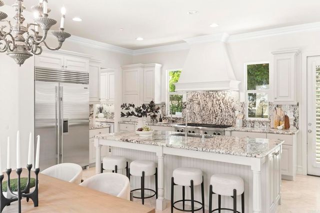 647 Lynwood Dr, Encinitas, CA 92024