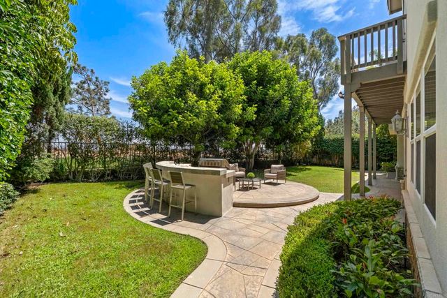 647 Lynwood Dr, Encinitas, CA 92024