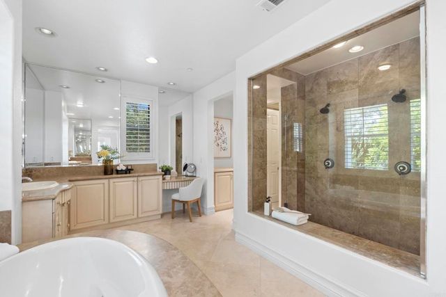 647 Lynwood Dr, Encinitas, CA 92024