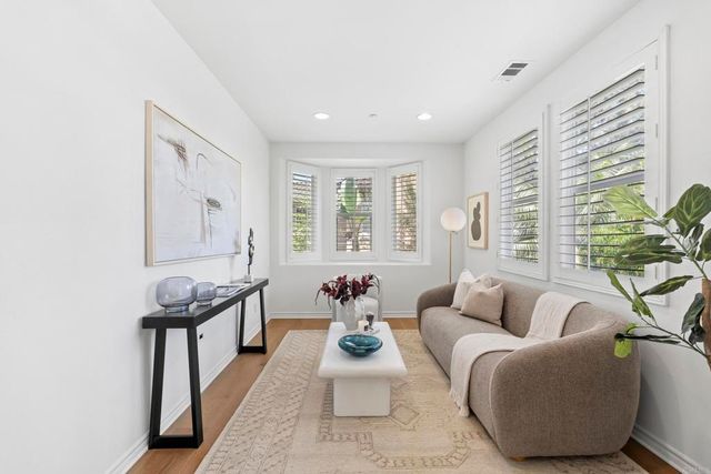 647 Lynwood Dr, Encinitas, CA 92024