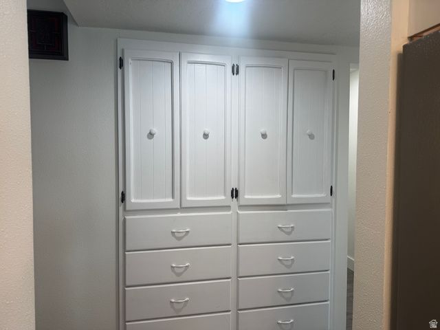 1054 LAMPLIGHTER DR, Logan, UT 84321