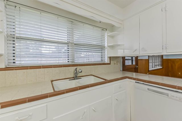 705 Dunwick Lane, Pasadena, TX 77502