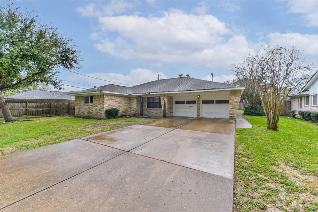 705 Dunwick Lane, Pasadena, TX 77502