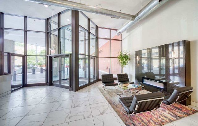 1645 W Ogden Avenue 607, Chicago, IL 60612