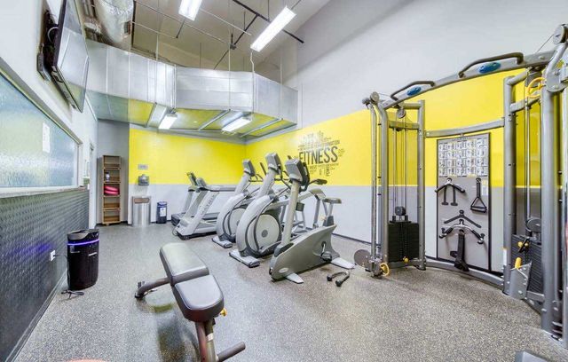 1645 W Ogden Avenue 607, Chicago, IL 60612