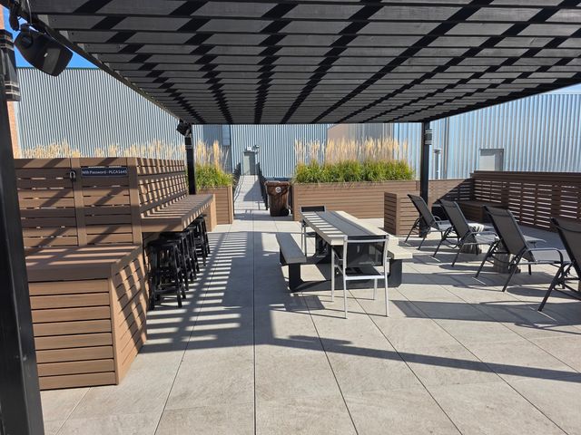 1645 W Ogden Avenue 607, Chicago, IL 60612