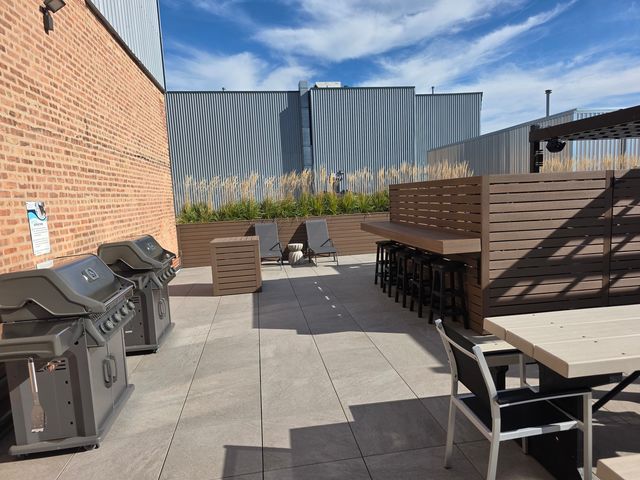 1645 W Ogden Avenue 607, Chicago, IL 60612