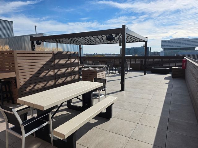 1645 W Ogden Avenue 607, Chicago, IL 60612