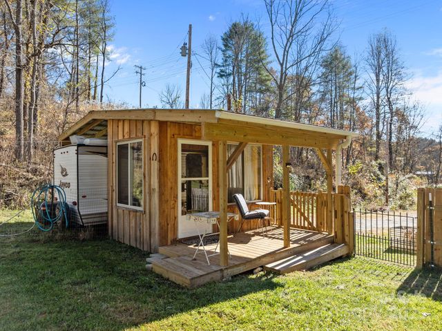 212 Gabriels Creek Road, Mars Hill, NC 28754