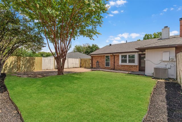 2429 Chestnut Way, Bedford, TX 76022