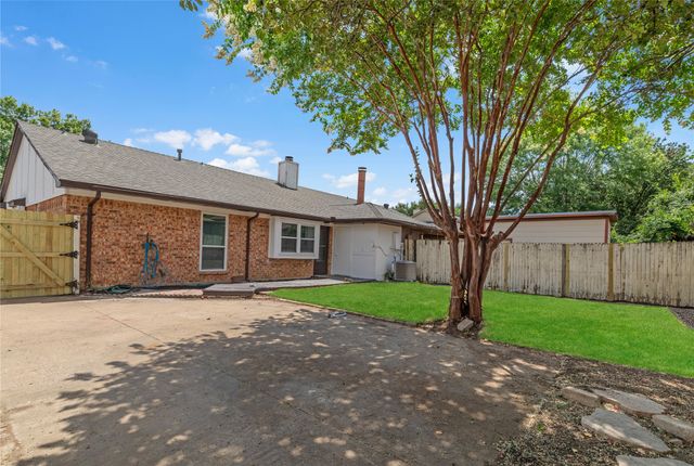 2429 Chestnut Way, Bedford, TX 76022
