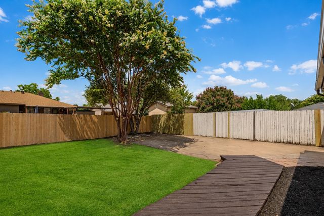 2429 Chestnut Way, Bedford, TX 76022