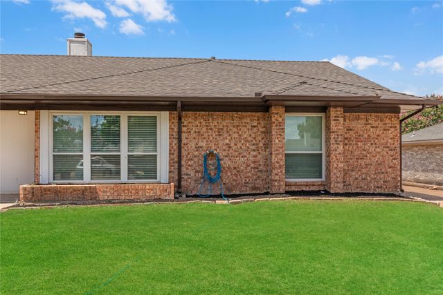2429 Chestnut Way, Bedford, TX 76022