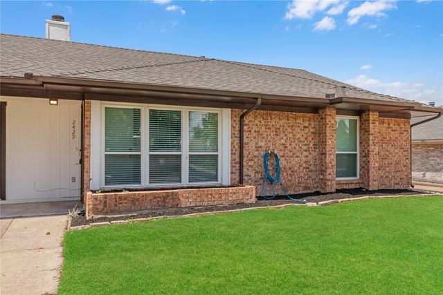 2429 Chestnut Way, Bedford, TX 76022