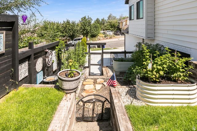 660 E VALLEY VIEW CIR, North Salt Lake, UT 84054