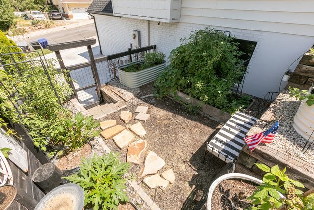 660 E VALLEY VIEW CIR, North Salt Lake, UT 84054