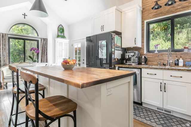 660 E VALLEY VIEW CIR, North Salt Lake, UT 84054